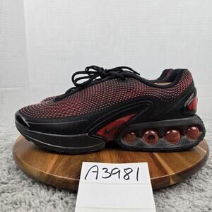 Nike Mens 10.5 Air Max DN Bred Black University Red Athletic Sneaker HV5235-002